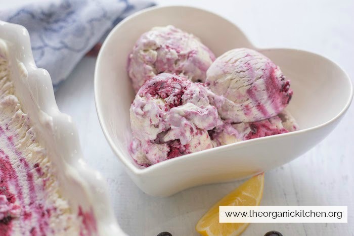 Blueberry Swirl 'No Churn' Ice Cream #nochurnicecream #homemadeicecream #blueberryicecream