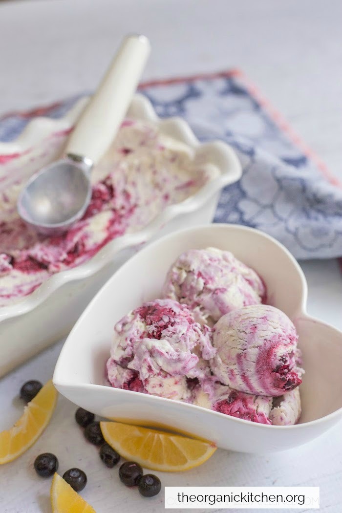 Blueberry Swirl 'No Churn' Ice Cream #nochurnicecream #homemadeicecream #blueberryicecream