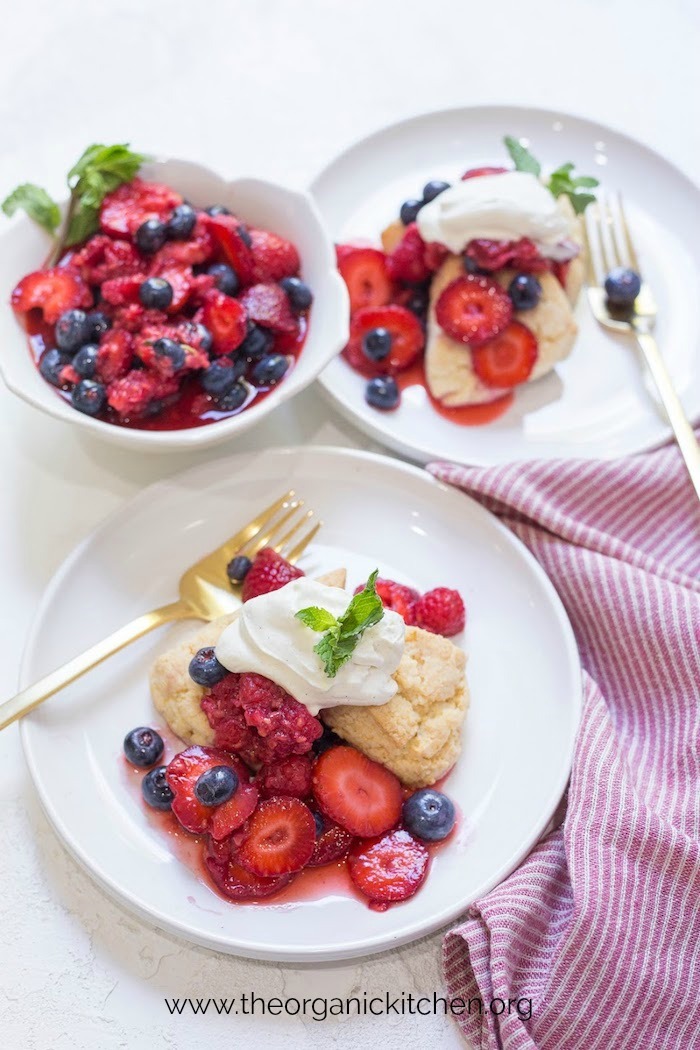Macerated Berries and Sour Whipped Cream #maceratedberries #sourwhippedcream #whippedcream #berrydesserts