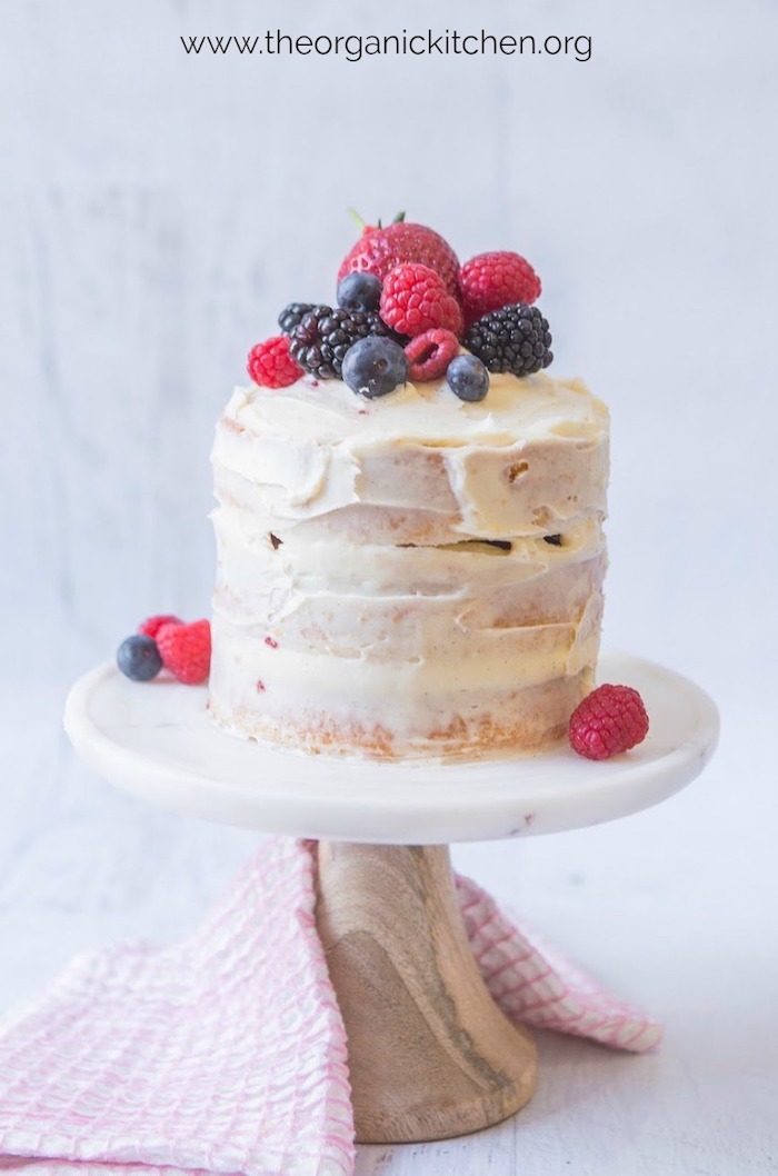 Mini Vanilla Cake with Buttercream and Berries #vanillacake #cakewithberries #glutenfreecake #theorganickitchen